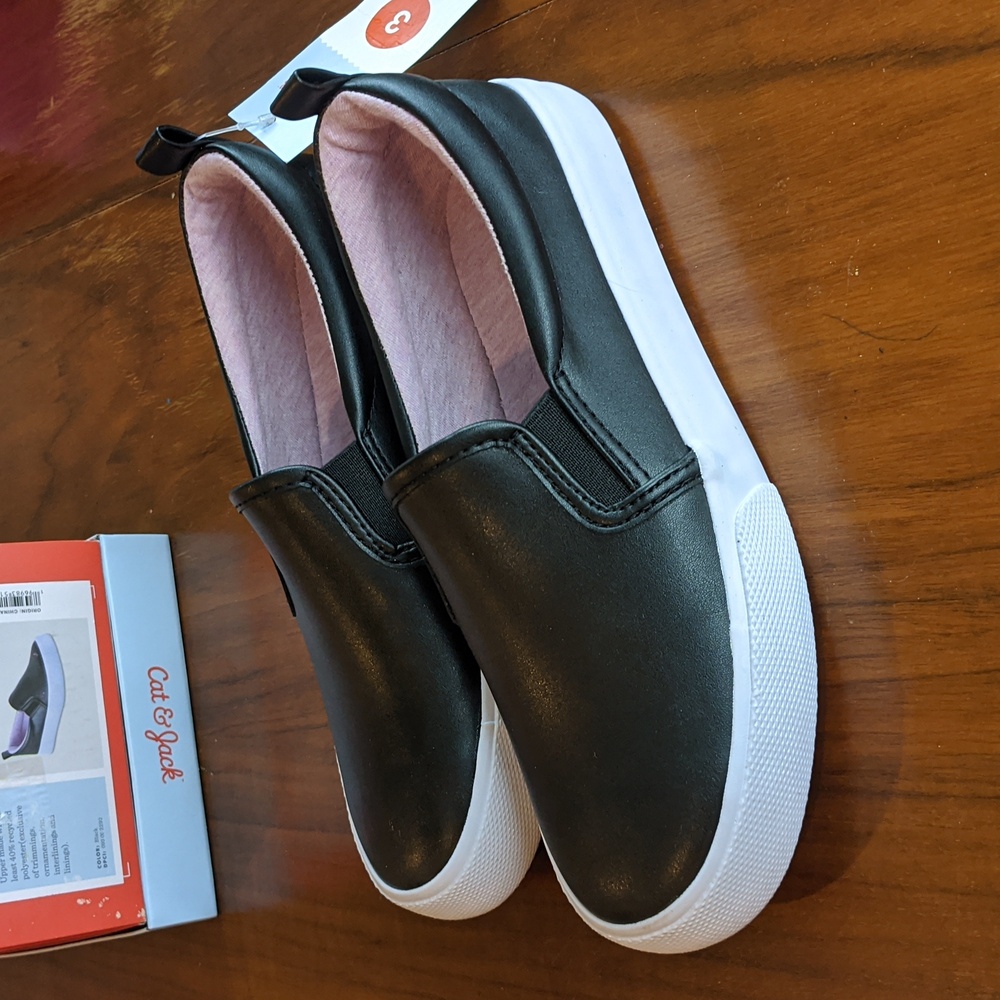 BNWT Cat & Jack Hailey Sneakers